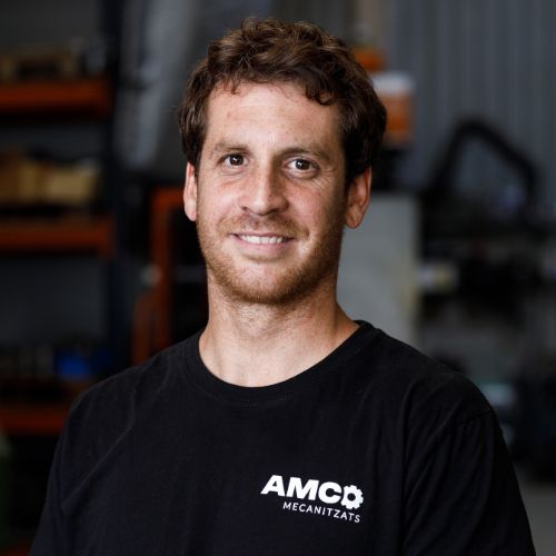 Nil. Ingeniero Mecánico de AMCO. Programador de robots de AMCO